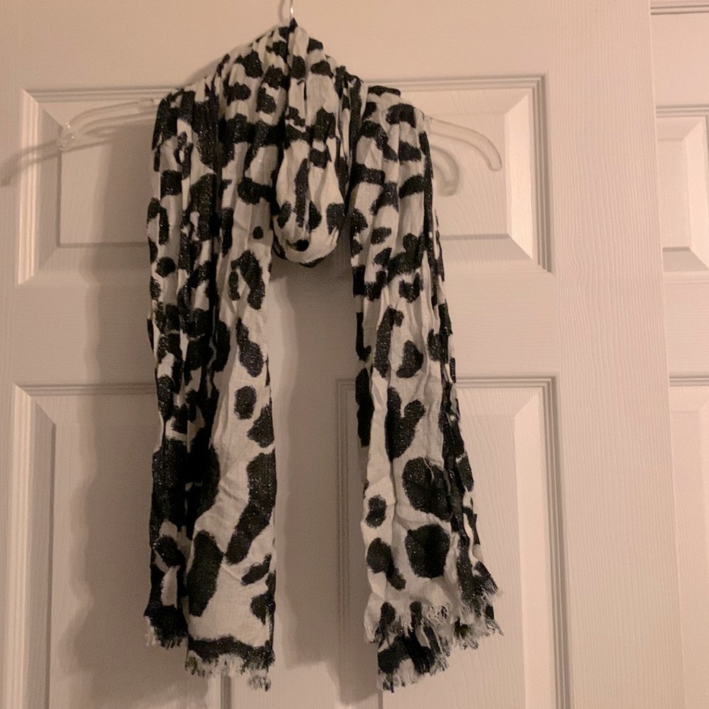 *Long cream & black scarf